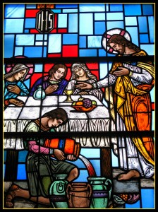 Jesus changes water to wine